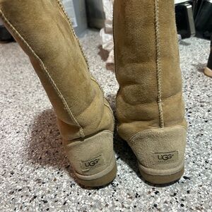 UGG Women's Classic Tan Winter Boots